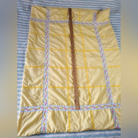 Vintage Handmade Yellow Gingham Plush Crib Blanket Jacquard Lace Zig Zag Trim - Picture 6 of 16